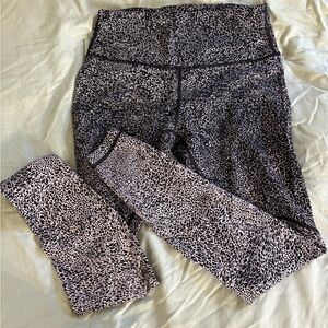 Lululemon Black and White leggings